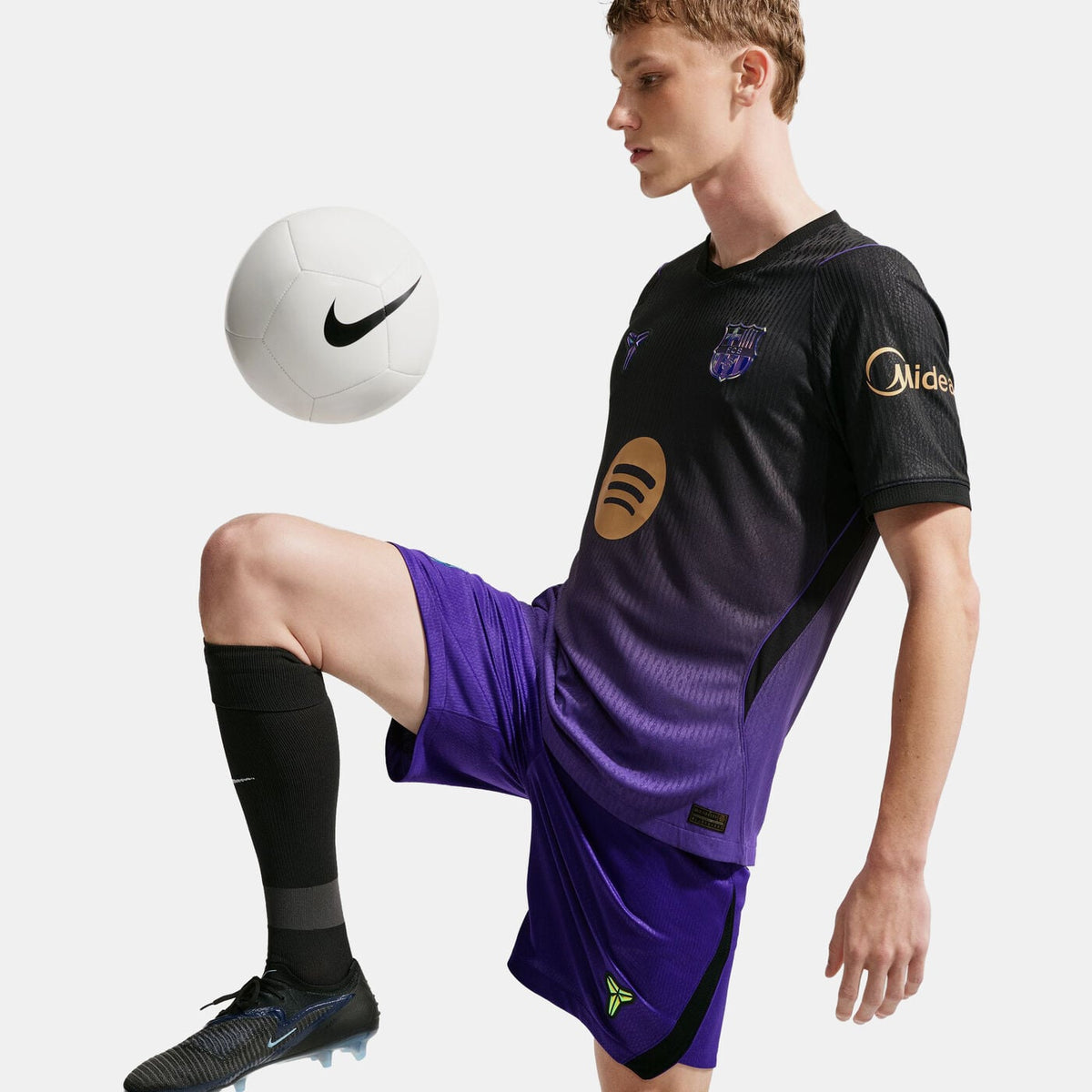 SPORTSWEAR